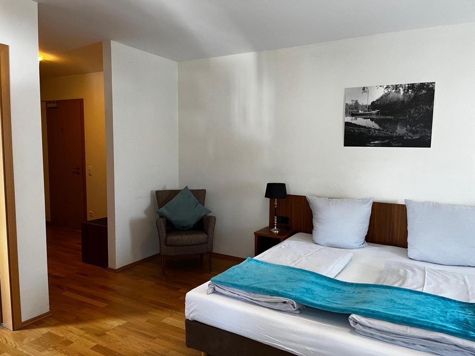 Landgasthof Zur Sonne I Hotel & Restaurant Neuburg am Rhein Exterior photo