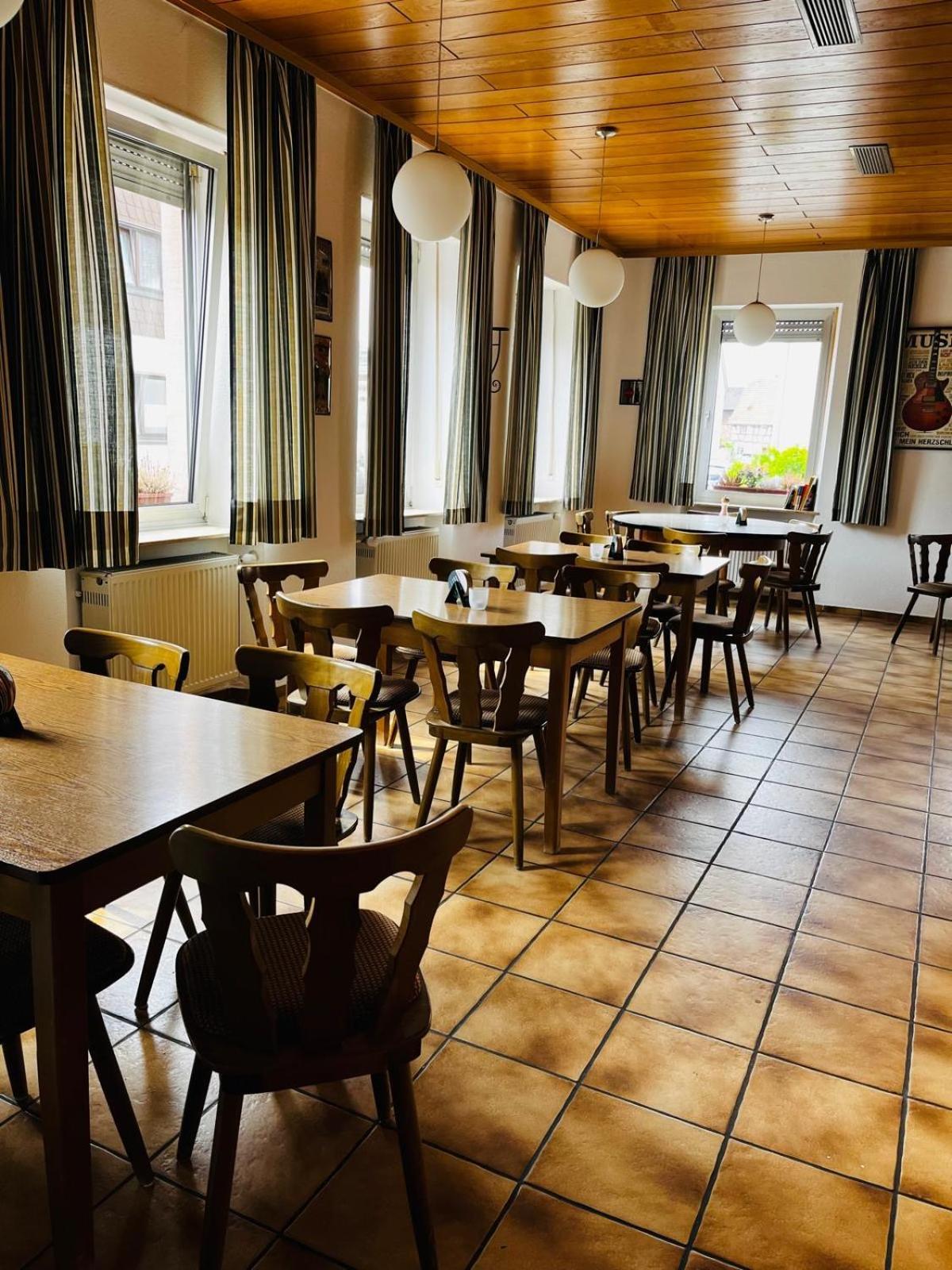Landgasthof Zur Sonne I Hotel & Restaurant Neuburg am Rhein Exterior photo