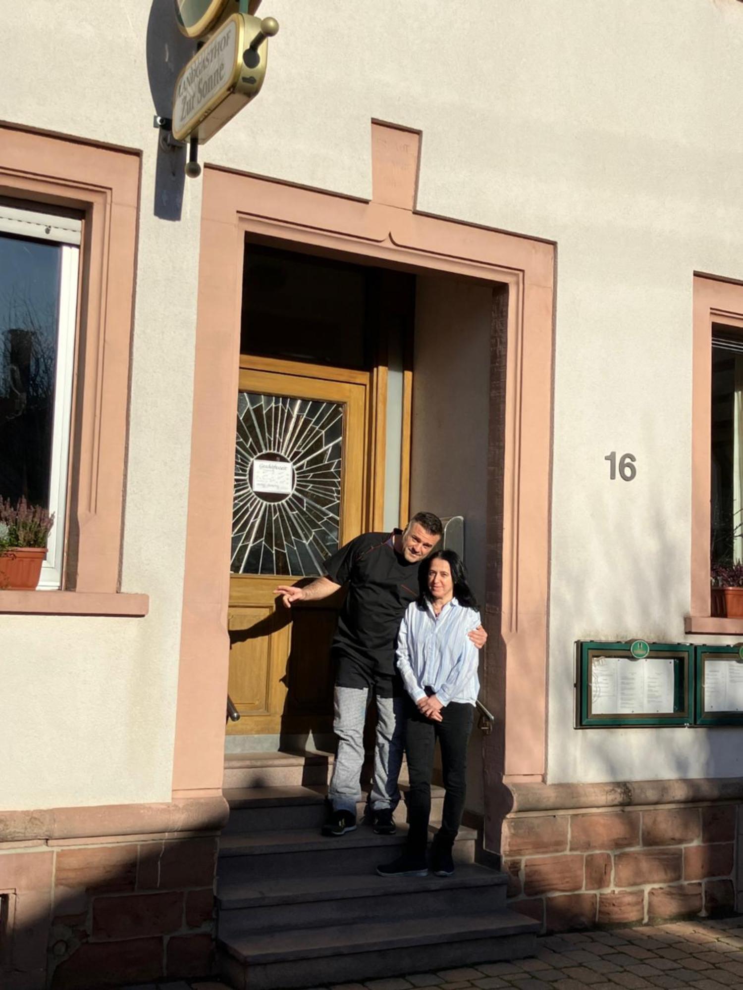Landgasthof Zur Sonne I Hotel & Restaurant Neuburg am Rhein Exterior photo